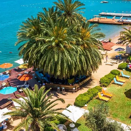 Ξενοδοχείο Toka & Club 3*